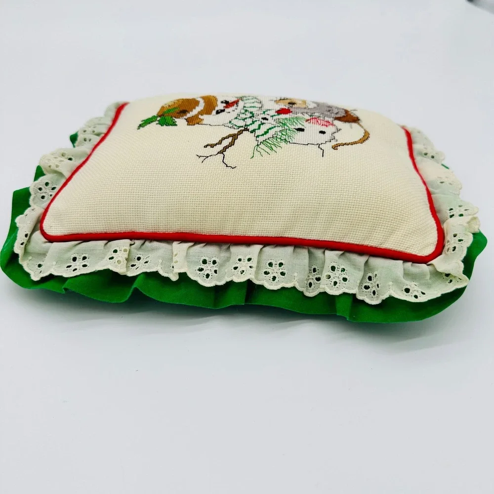 Cross Stitch VTG Pillow‎ Green Christmas Cottage Needlepoint